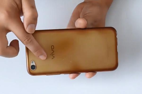 手机壳变黄了不要丢,手机壳发黄一招处理干净