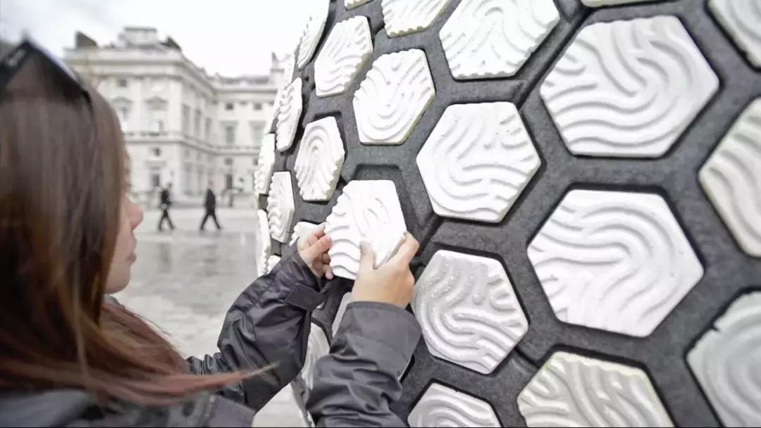 他设计了一堆“垃圾”,却让全世界拍手叫好