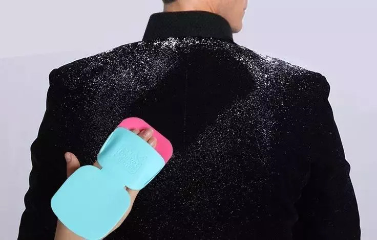 金丝绒衣服沾灰粘毛怎么办,衣服很容易粘毛沾灰