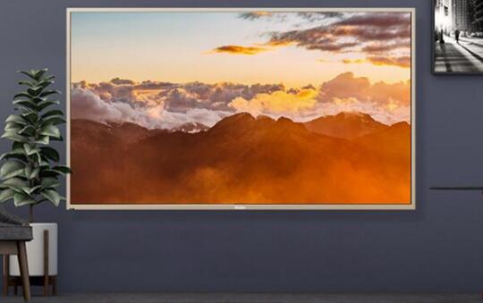 中小型客厅多大尺寸的电视最合适呢？有海尔55英寸4K电视相伴