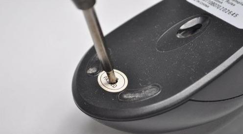 鼠标怎么拆开教你一个简单的方法,最简单的鼠标怎么拆