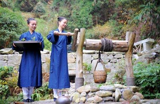 灶安西北家败人亡什么意思,农村俗语墙上加墙家败人亡啥意思