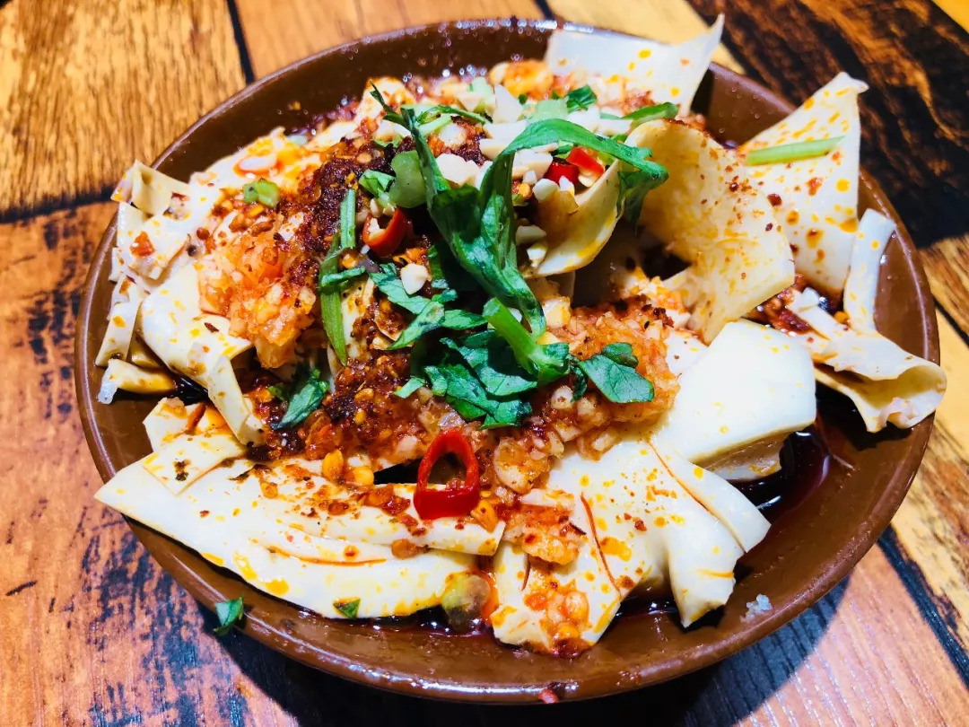 郑州炭火蛙锅哪家好吃,郑州炭火双层蛙锅