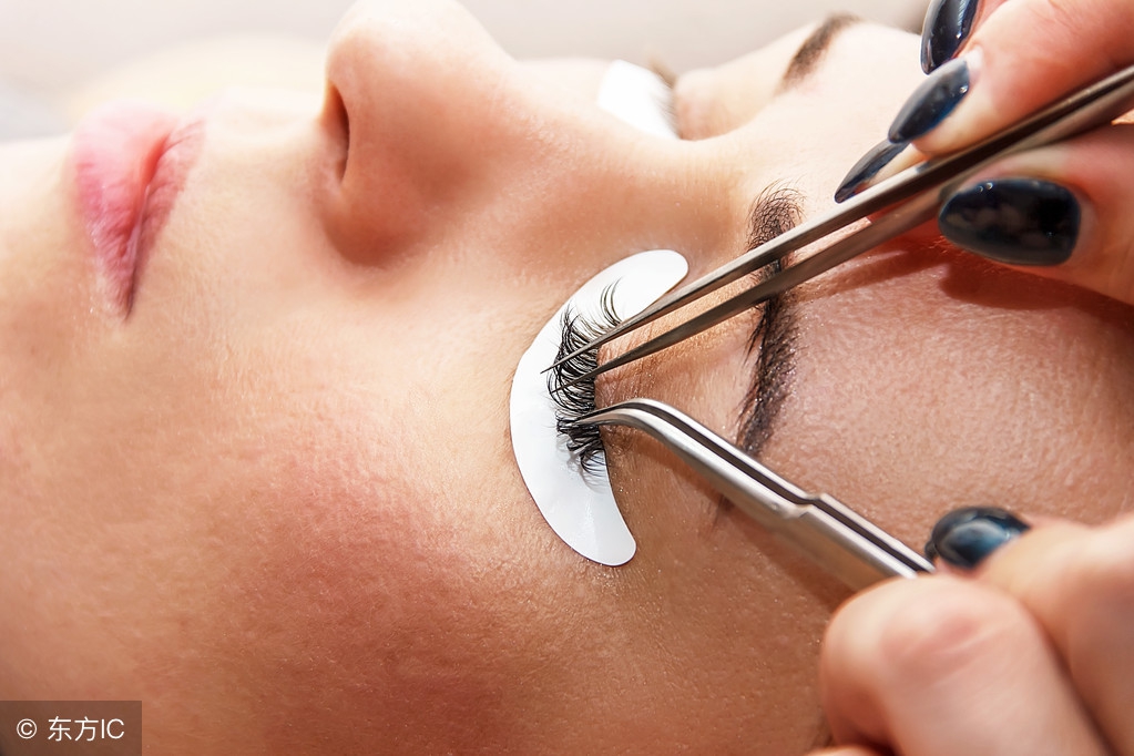 青光眼眼药水可以让睫毛变黑吗,治疗青光眼的眼药水能增长眉毛吗