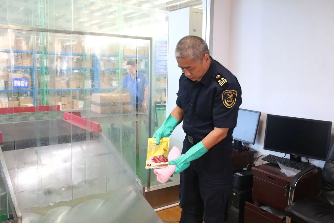 非洲猪瘟丨这个省境内连报8起……海关采取这样一些最严格的口岸防控措施