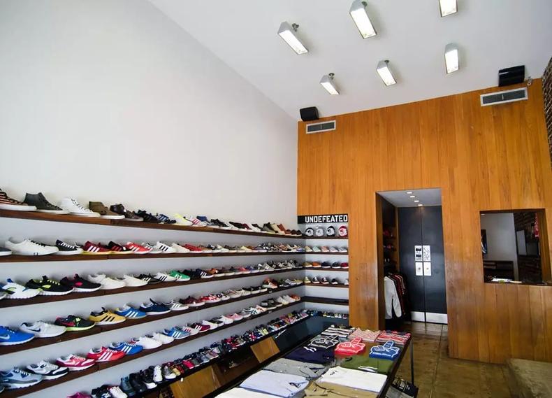 你会花400块钱买双拖鞋吗,你会花一千块去买双鞋吗