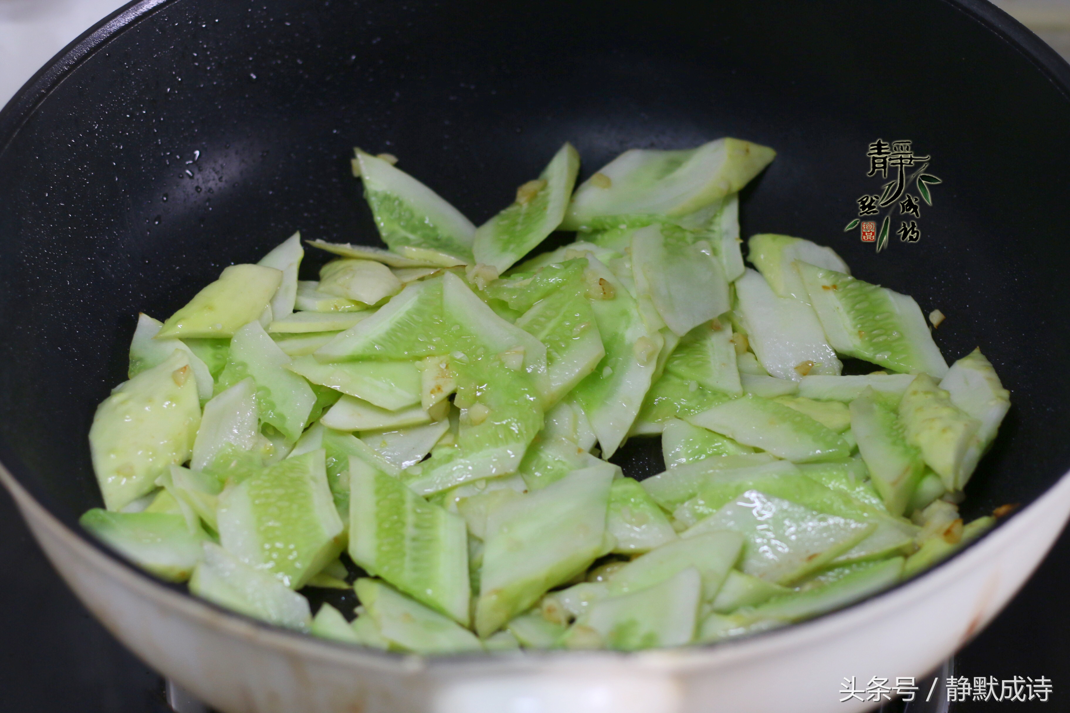 黄瓜这样做超级下饭简单易学,黄瓜老了怎么腌制好吃
