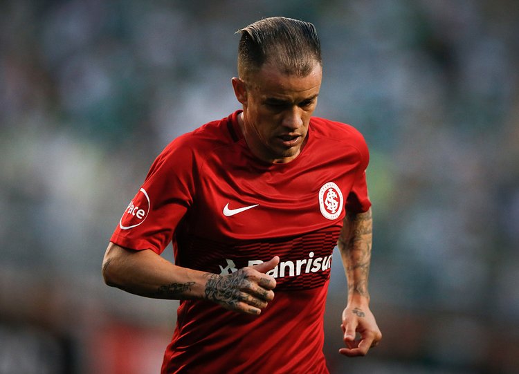 足球十大球星卡卡,足球史上十大红牌排名