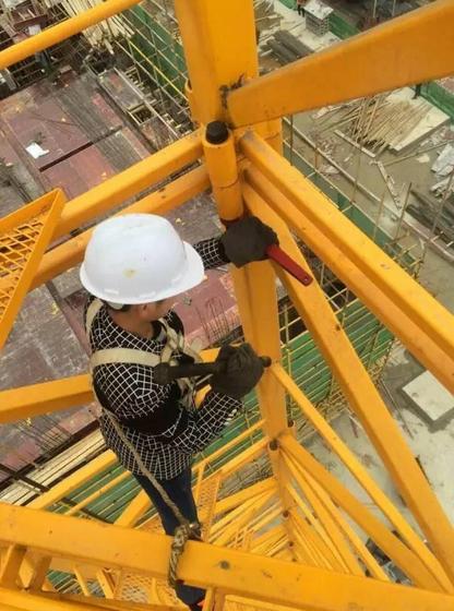 塔式起重机附着和顶升,简述塔式起重机顶升作业注意事项