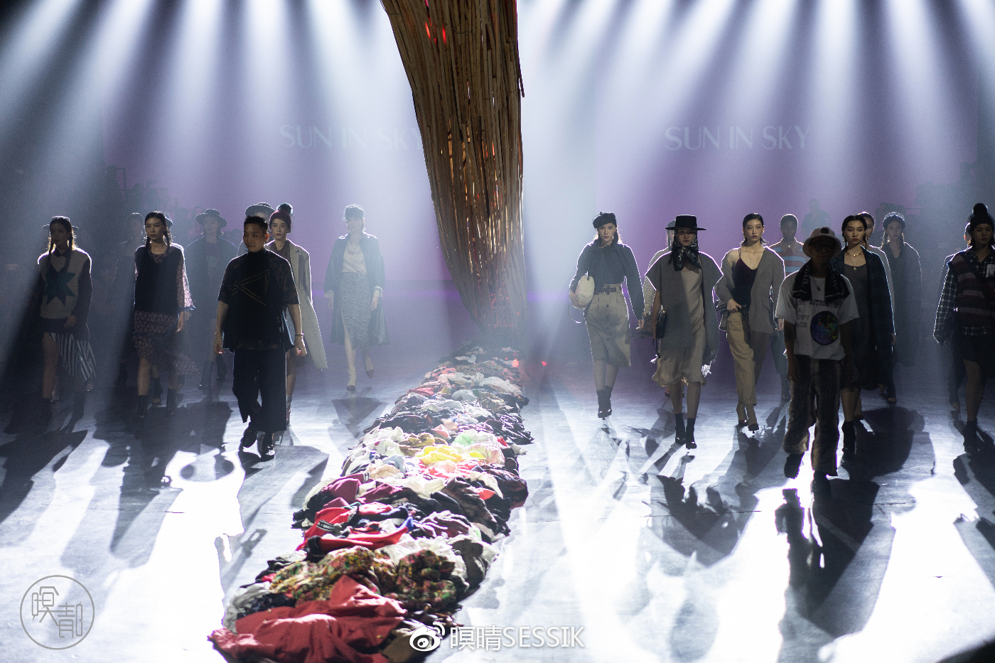 时装周摄影大片,时装周拍摄姿势大全