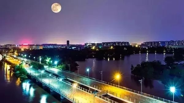 带有月亮的古诗词100首,10个关于月亮的简单古诗