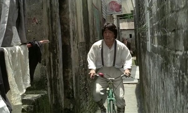 成龙喜剧动作片刺激幽默观众欢乐,成龙表演过的危险特技电影