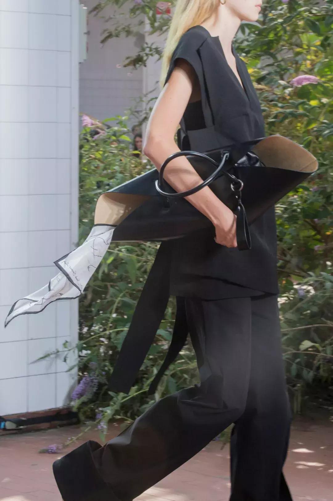 又有一波最新的美鞋美包来了看看我们是否为你种下了一片草原