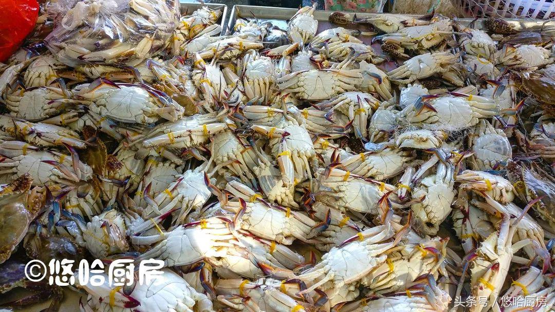 岛城中秋假期，农贸市场人挤人，海鲜价格翻倍涨，马鮹子40块1斤