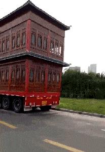 每天一贱：妹子挤完地铁，裤子就成这样了