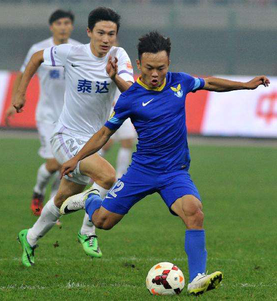 悲剧!他是球队元老,因脱衣“比心”庆祝吃红牌,间接害球队降级