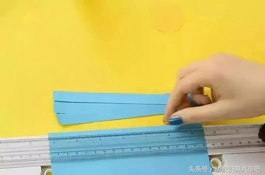 用彩色纸条制作手工卡纸,超简单卡纸手工特别好看