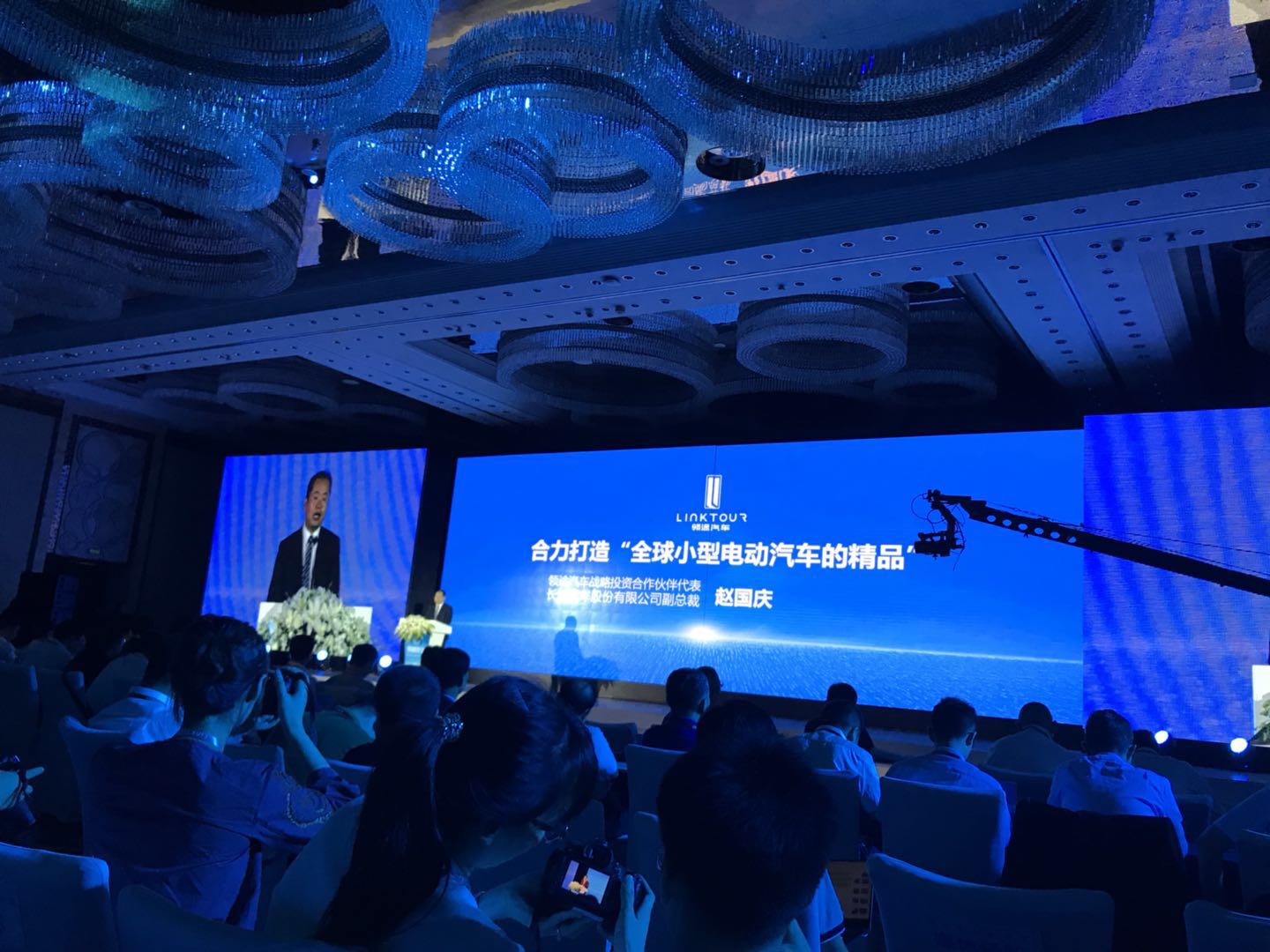 宝马奔驰电动车,小型电动汽车奔驰新能源