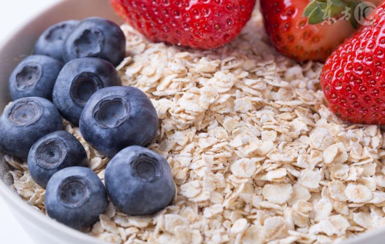 孕妇吃哪些食物对胎儿骨骼发育好,孕妇怀孕期间吃什么对宝宝智力好