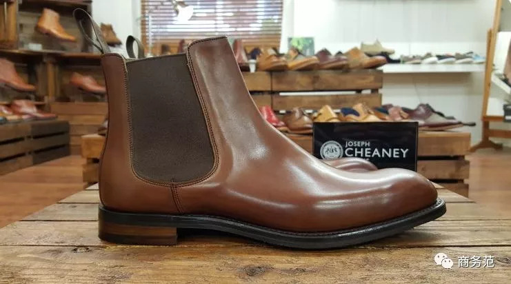 男人必须有一双马丁靴,男人必备的几双靴子