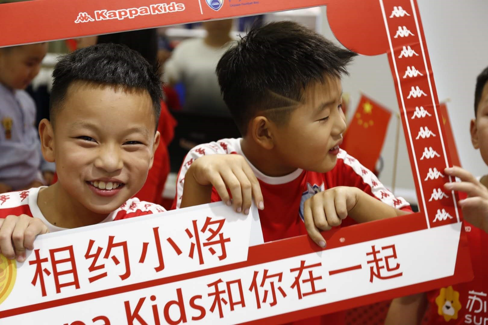 中国足球小将感谢遇见,当中国体育健儿遇见日本队