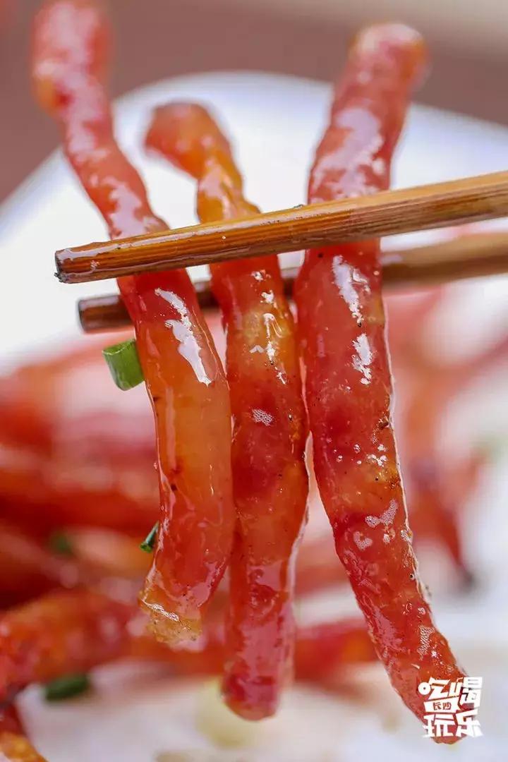 为了一道猪鼻筋,她们频频飞去四川,最后干脆把它带回长沙来了