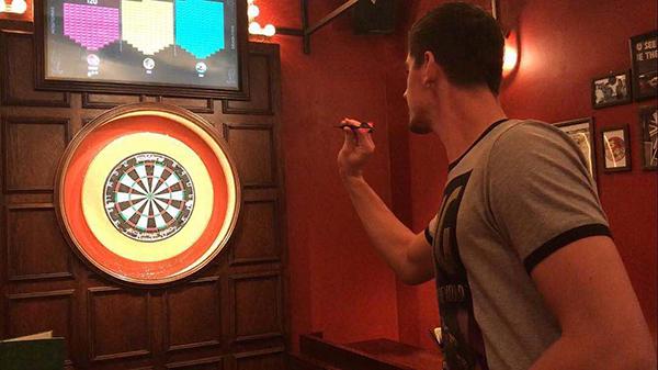 飞镖运动成人,飞镖适合学生党吗