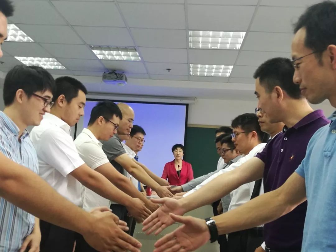 探班上海海事大学《商务礼仪》课：有“礼”走遍天下