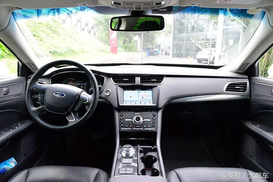 悬架调校不错，如果不是变速箱拖后腿，金牛座确实挺好开！