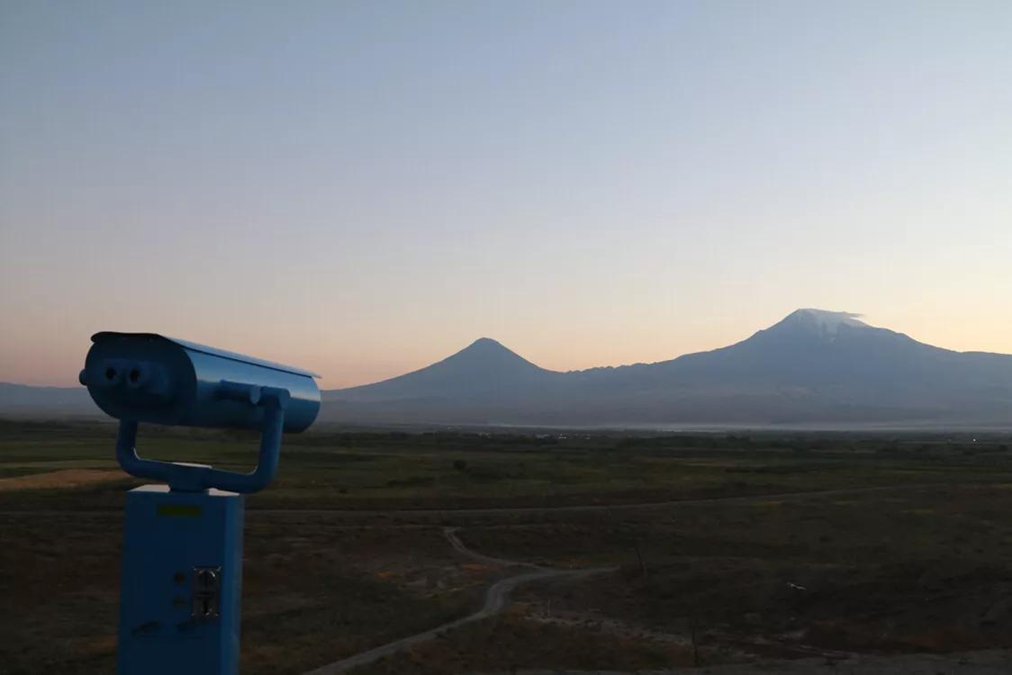 土耳其亚拉腊雪山下的亚美尼亚“深坑”修道院（霍瑞维拉修道院）