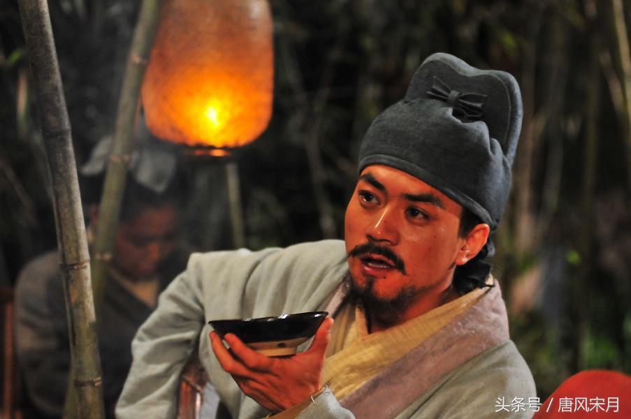 广寒宫那么多宫娥，为啥猪八戒非要*戏调**嫦娥，而不*戏调**别人？