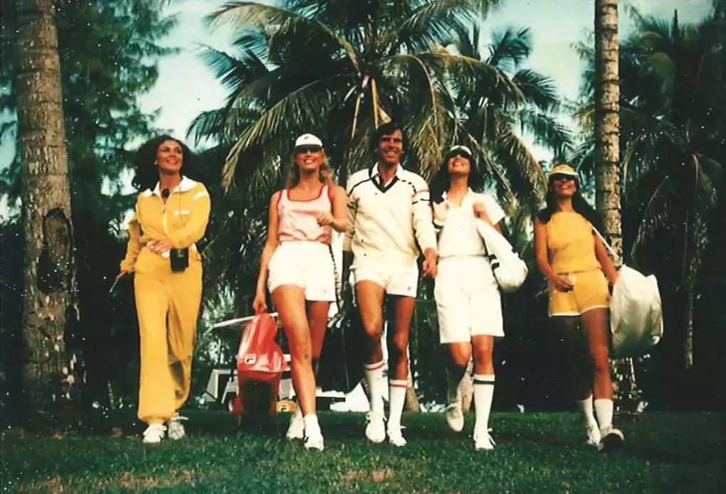 人手一件的FILA品牌，到底是怎么火的？