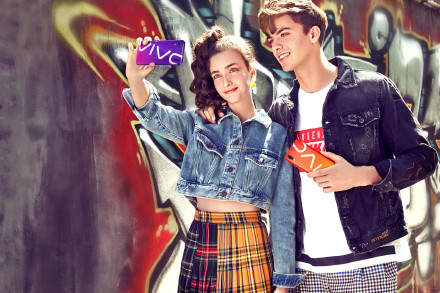 品牌LOGO成时尚，vivoLOGOPHONE会不会成为第二个Supreme