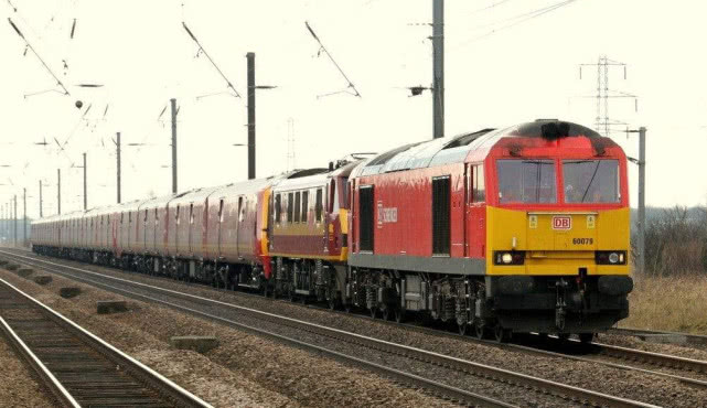 你知道火车是怎么刹车的吗,火车刹车是全部车厢一起刹车吗