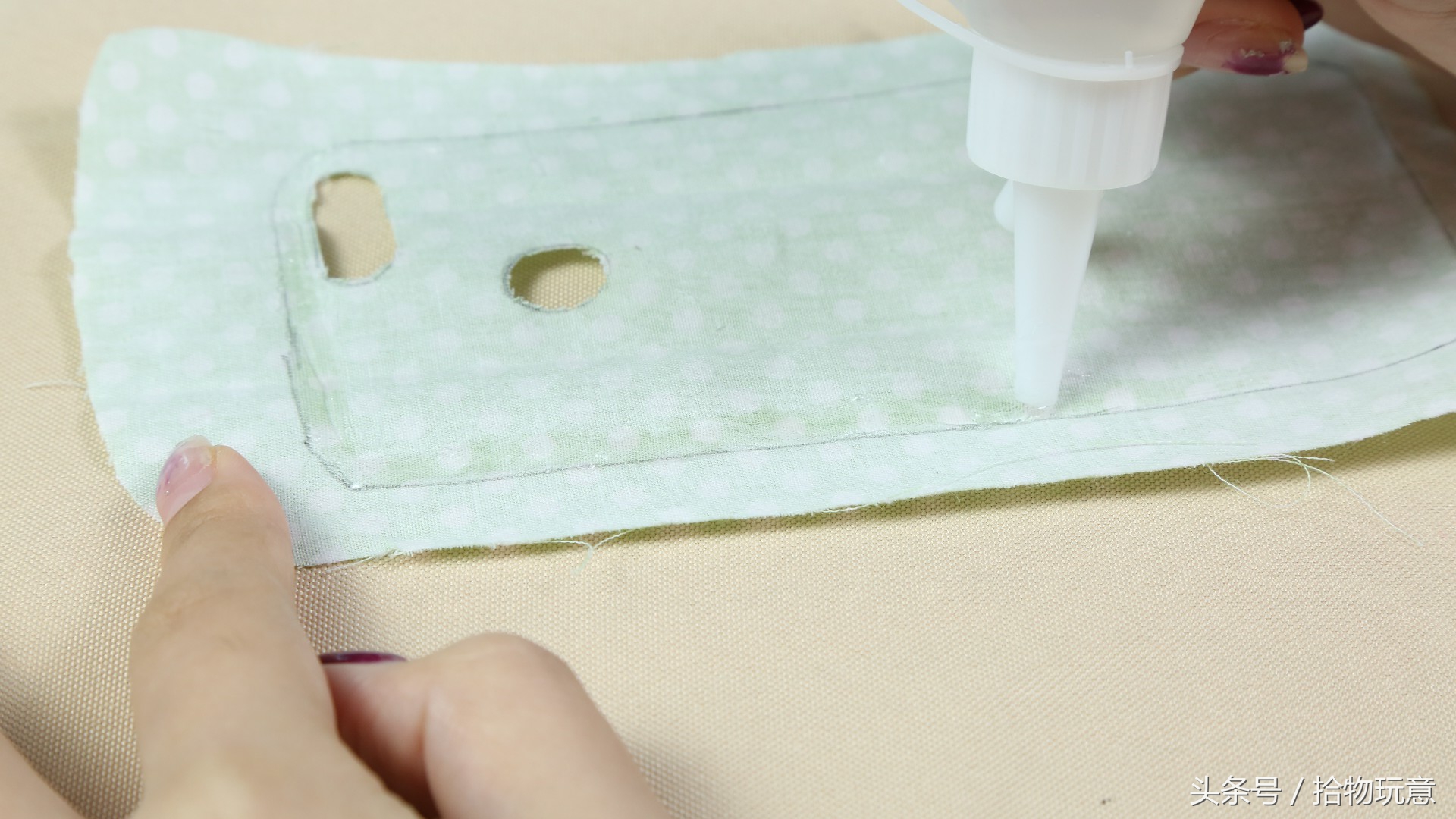 手机壳发黄别扔一招变新是真的吗,手机壳发黄不要扔教你一招解决