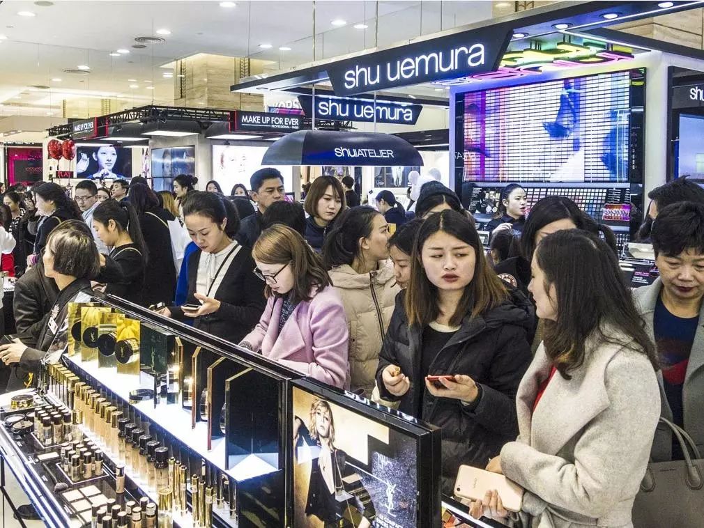 亲历·讲述｜流转在梳妆台上的时尚