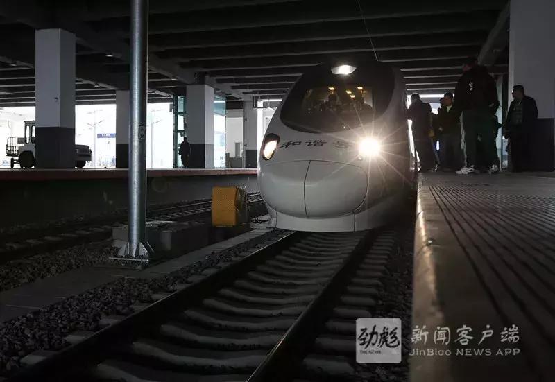 哈佳铁路车次时间表,哈佳铁路明年通车车票多少钱