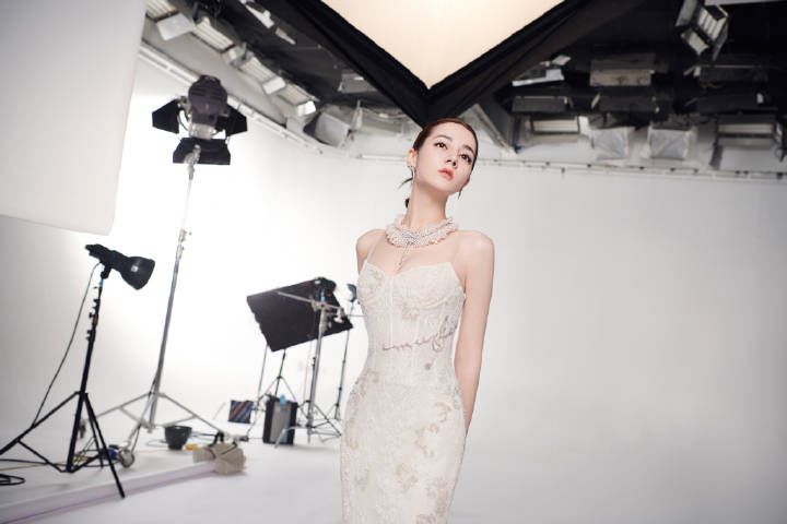 怎样才可以变得和迪丽热巴一样美,如何才能和迪丽热巴一样美