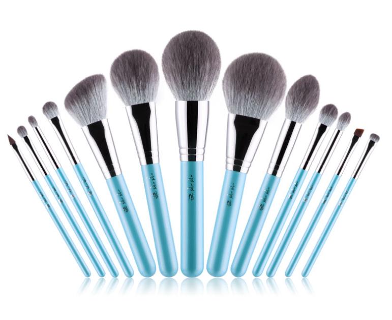 怎么选化妆刷材质,化妆刷套装新手初学怎么选