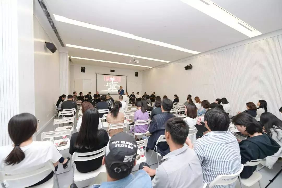 调调Tiao/Diao｜王艺：以一种调侃而深刻的方式，向当代社会“发声”