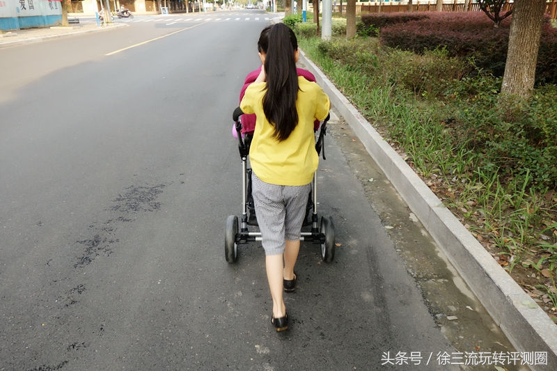 儿童推车放哪里合适,儿童推车买什么款