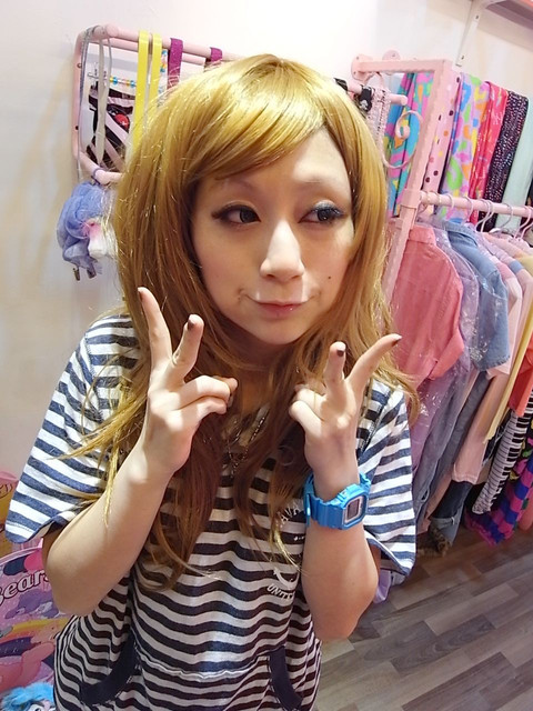 假发如何正确的戴,一片假发片的正确戴法如何不分层