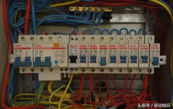 分配电箱接零线就跳闸火线不跳闸,电箱不跳闸断电怎么解决
