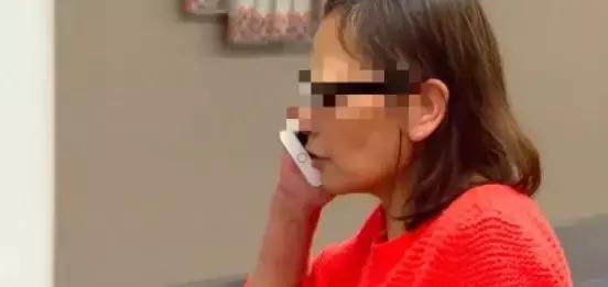 中国大妈出国探望儿子，行李箱被打开的那一刻，所有人都惊呆了！