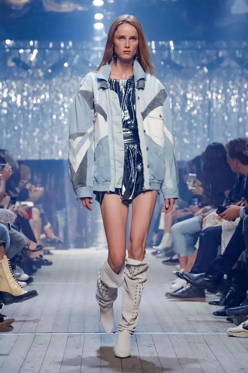 戚薇霸气走秀,唐嫣戚薇机场街拍大全