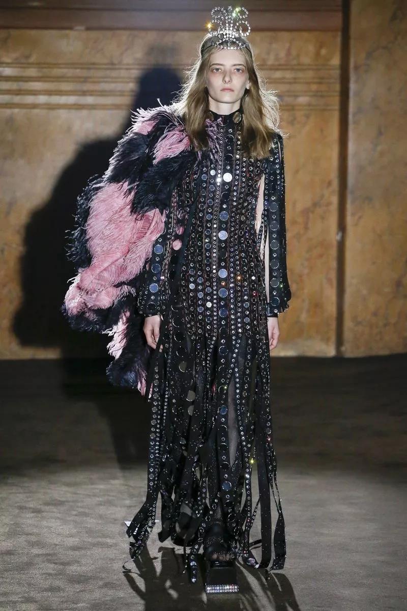 戚薇霸气走秀,唐嫣戚薇机场街拍大全