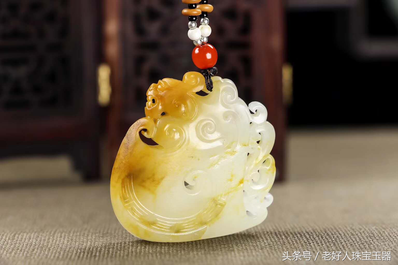 和田玉带黑沁青玉是籽料还是山料,新疆和田玉青玉属于山料还是籽料