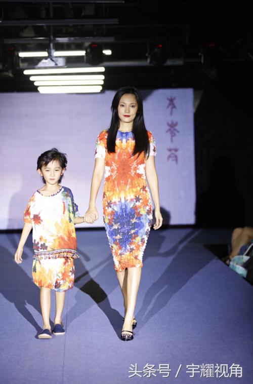 岑岺芩——服装首秀，为自闭症儿童公益事业助力