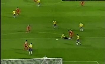 02年世界杯国足对战巴西队,02国足打巴西门柱助攻者