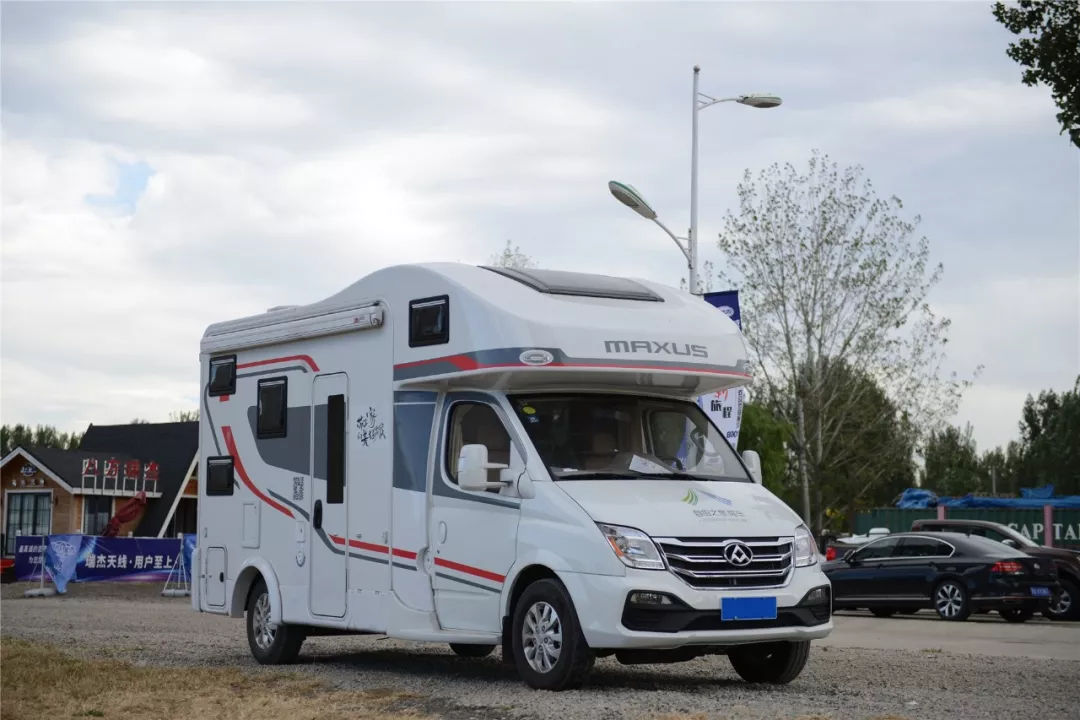 皮卡房车出租一个月多少钱 (房车出租价格多少钱一天)